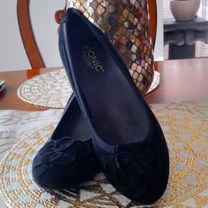 Vionic with Orthaheel Technology.